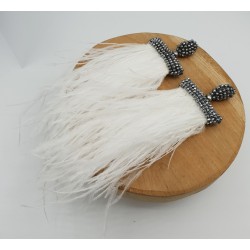 Tassel oorbellen met witte veren en zilveren kristallen