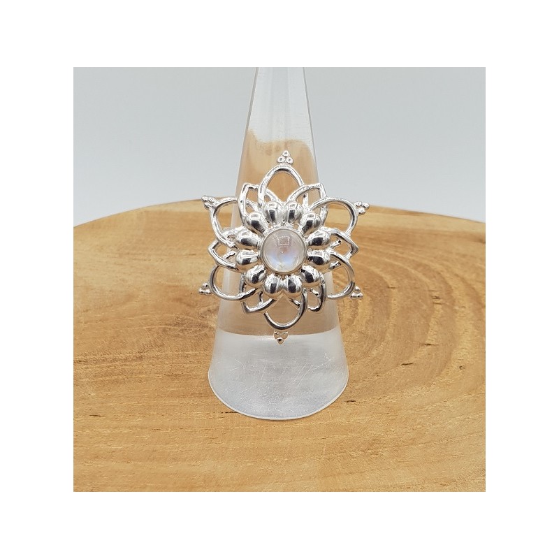 Zilveren mandala ring gezet met ronde cabochon Maansteen 17 mm