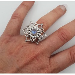 Zilveren mandala ring gezet met ronde cabochon Maansteen 17 mm