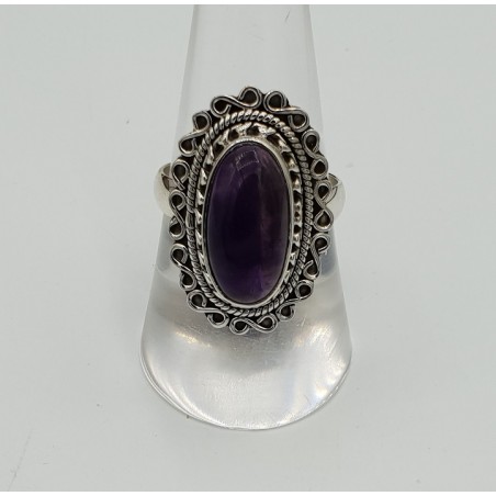 Zilveren ring met ovale cabochon Amethist en bewerkte kop 18