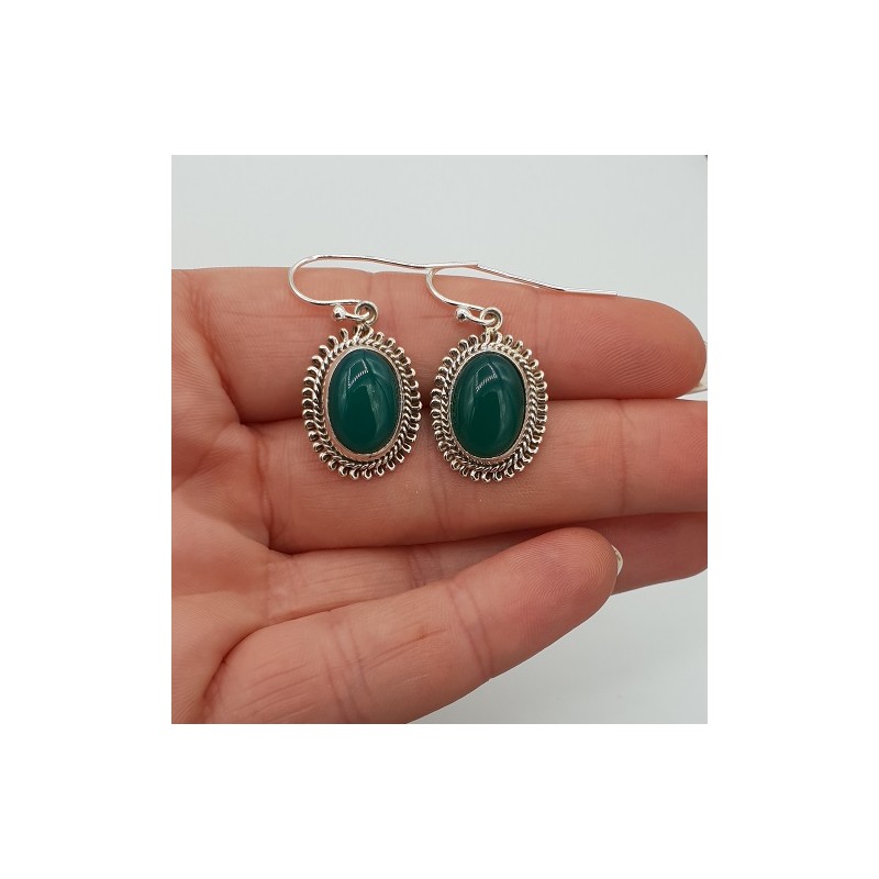 Zilveren oorbellen met ovale cabochon geslepen groene Onyx