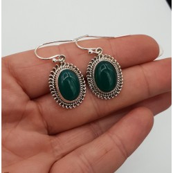 Zilveren oorbellen met ovale cabochon geslepen groene Onyx
