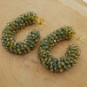 Glassberry creolen met sprankeling groene kristallen