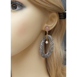 Vergulde oorbellen wavy ring van Slangenleer en roze Chalcedoon