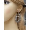 Vergulde oorbellen wavy ring van Slangenleer en roze Chalcedoon
