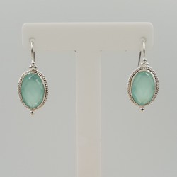 Zilveren oorbellen gezet met ovale facet aqua Chalcedoon
