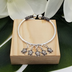 Zilveren armband / bangle met schildpadjes