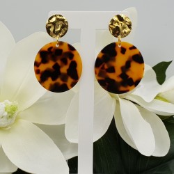 Vergulde oorbellen met ronde resin hanger