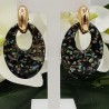 Creolen met ovale resin hanger met stukjes schelp
