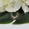 Zilveren grote bewerkte halve maan ring 18 mm