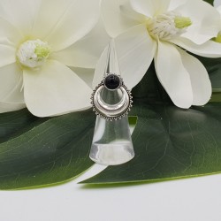 Zilveren halve maan ring gezet met ronde zwarte Onyx