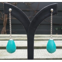Zilveren lange oorbellen met blauw / groene Jade briolet