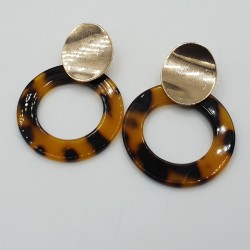 Goud kleurige oorbellen met resin hanger