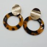 Goud kleurige oorbellen met resin hanger