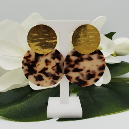 Vergulde oorbellen met grote ronde resin hanger