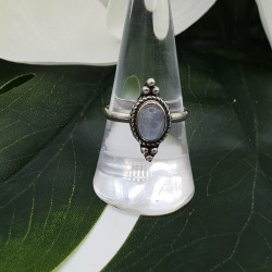 Zilveren ring met ovale cabochon regenboog Maansteen