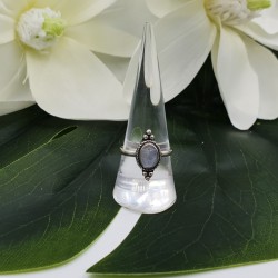 Zilveren ring met ovale cabochon regenboog Maansteen