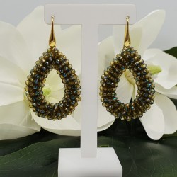 Vergulde braam glassberry oorbellen met open druppel groene kristallen