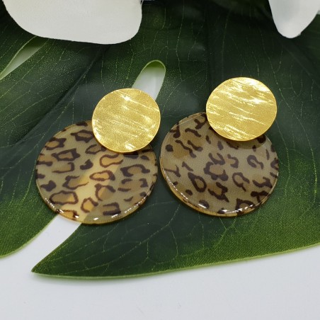 Vergulde oorbellen met ronde panter print resin