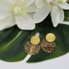 Vergulde oorbellen met ronde panter print resin