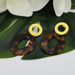 Vergulde oorbellen met ovale schildpad resin hanger