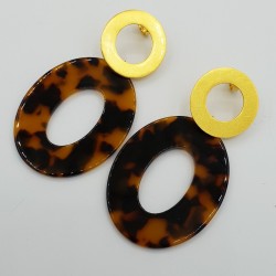 Vergulde oorbellen met ovale schildpad resin hanger