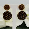 Vergulde oorbellen met gouden kristallen en resin hanger