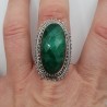 Zilveren ring met Emerald en bewerkte kop 18.5 mm