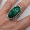 Zilveren ring met Emerald en bewerkte kop 18.5 mm