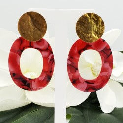 Oorbellen met rode resin hanger