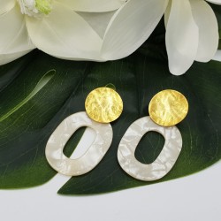 Oorbellen met marmer witte resin hanger