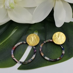 Oorbellen met open ring van resin