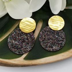 Vergulde oorbellen met grote ronde glitter resin hanger