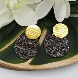 Vergulde oorbellen met grote ronde glitter resin hanger