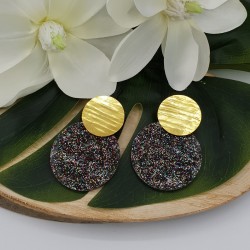 Vergulde oorbellen met grote ronde glitter resin hanger