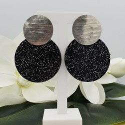 Zilveren oorbellen met grote ronde zwarte glitter resin hanger