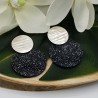 Zilveren oorbellen met grote ronde zwarte glitter resin hanger