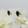 Vergulde oorknoppen gezet met groene Onyx