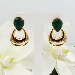 Vergulde oorknoppen gezet met groene Onyx