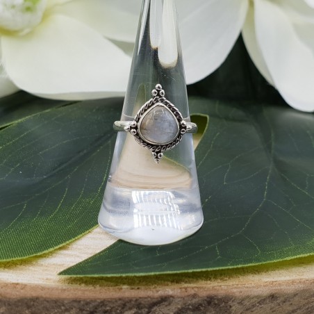 Zilveren ring gezet met druppelvormige Maansteen 17.3 mm