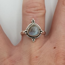 Zilveren ring gezet met druppelvormige Maansteen 17.3 mm