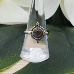 Zilveren ring gezet met ronde Labradoriet 17.5 mm