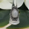 Zilveren ring gezet met druppelvormige cabochon Maansteen 18.5 mm