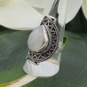 Zilveren ring gezet met druppelvormige cabochon Maansteen 18.5 mm