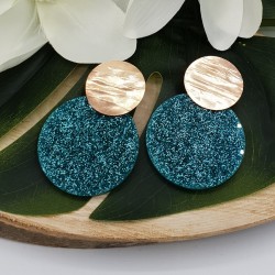 Rosé vergulde oorbellen met ronde glitter resin