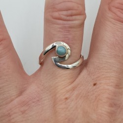 Zilveren wave ring gezet met Larimar 18 mm