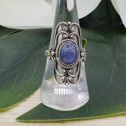 Zilveren ring gezet met ovale cabochon Tanzaniet 17.5 mm