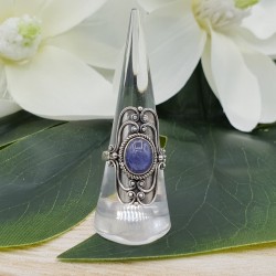 Zilveren ring gezet met ovale cabochon Tanzaniet 17.5 mm