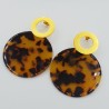 Vergulde oorbellen met grote schildpad resin hanger