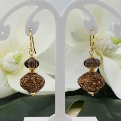 Vergulde oorbellen met gouden kristallen en Smokey Topaas